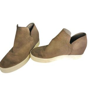 Steve Madden Women’s Tan Suede Slip-On Sneaker/Bootie Shoe Sz 7 Great Condition